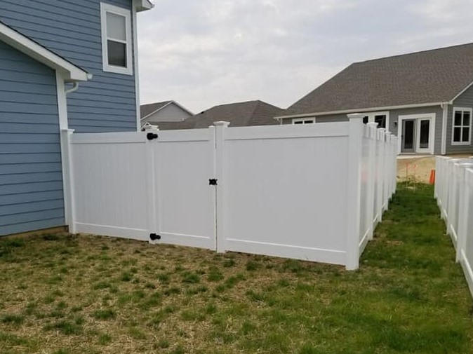 Photo of a Vinyl privacy fence in Indianapolis, Indiana